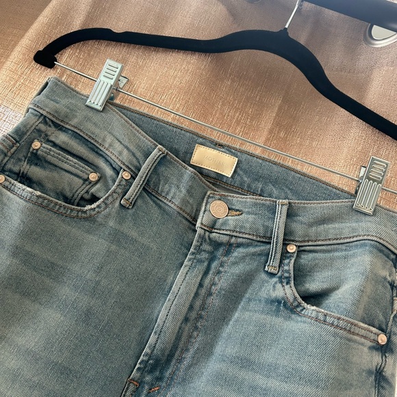 Mother The Insider Crop Step Fray in Fresh Catch Size 28- High Rise
Bootcut - Picture 8 of 16